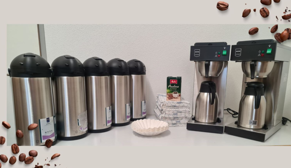 Kaffeemaschinen und Geschirrtücher (Küche/Cafeteria)